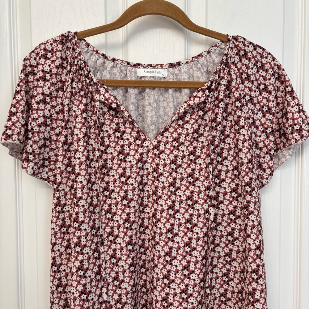 Burgundy Floral V-Neck Top | SimpleFun XL - Picture 4 of 11